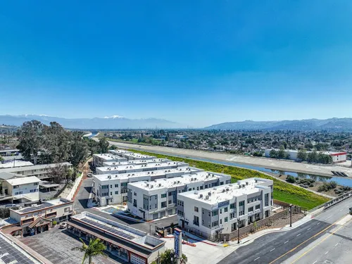 River Gate Townhomes Photo 1