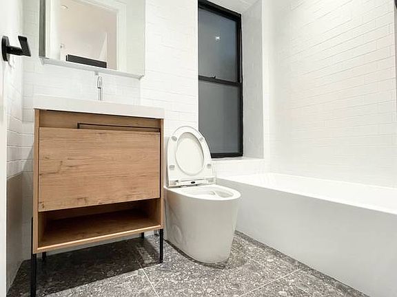 5th image of 340 Broadway Floor 3