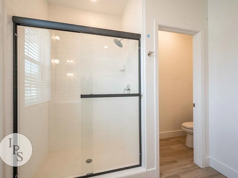 2830 E Tamarind Dr — Photo 26