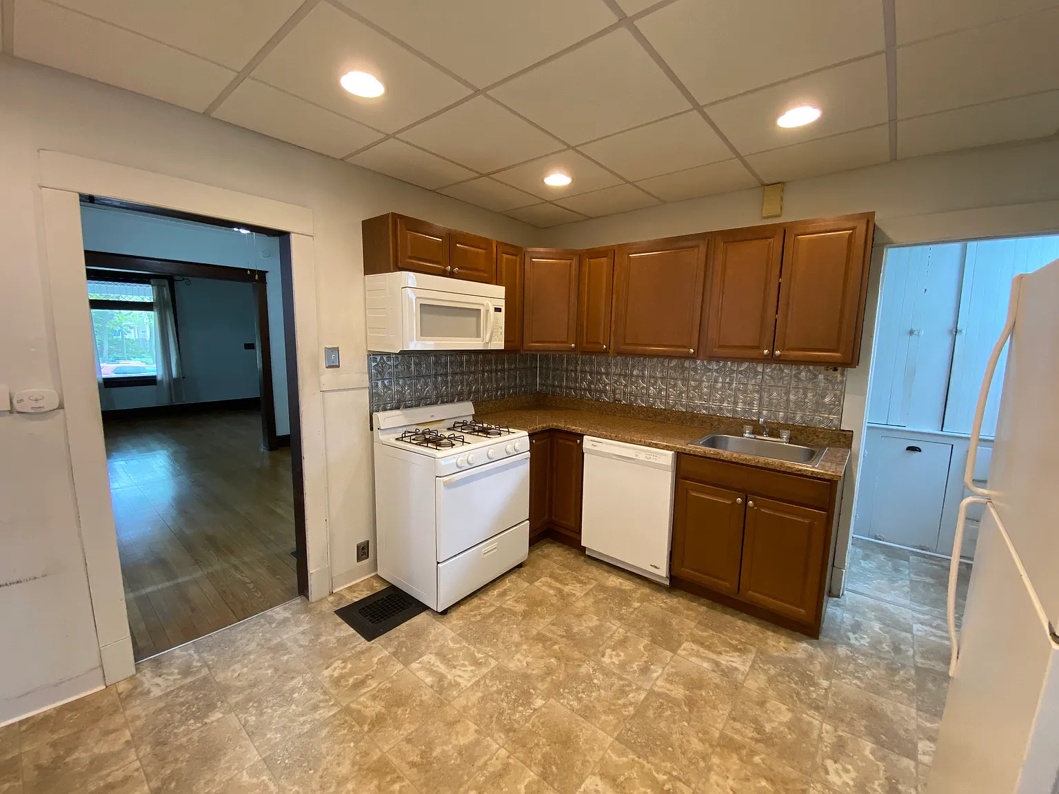 2 bed, 1500 sqft, $765 — Photo 1