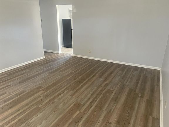 5th image of 16157 Plymouth Dr