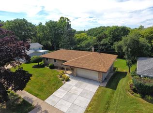 5840 Lakeview Dr, Greendale, WI 53129