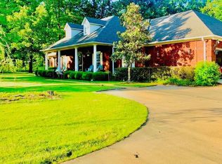 108 Oakwood Ct, Tupelo, MS 38801