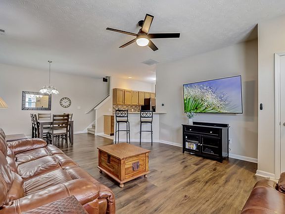 3rd image of 2317 Colfax Ln