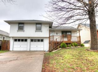7214 N Farley Ave, Kansas City, MO 64158