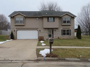 1080 N Appaloosa Dr, Freeport, IL 61032