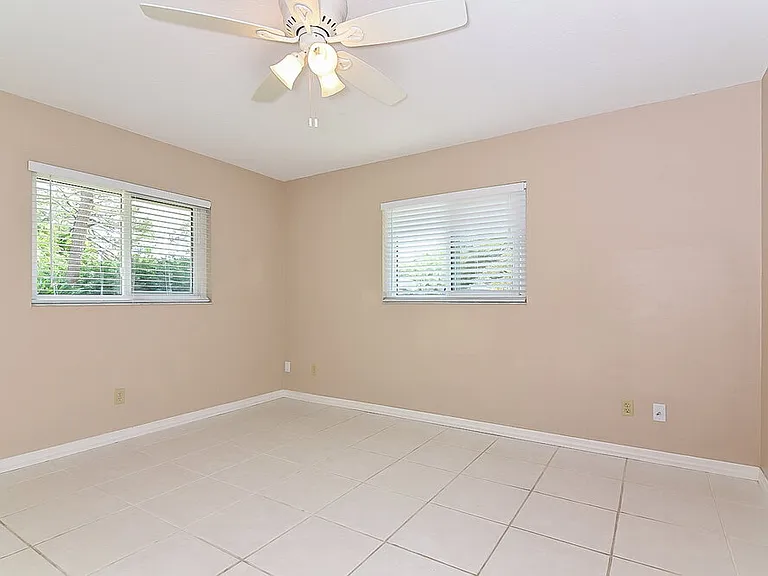 4138 Macaulay Ln — Photo 10
