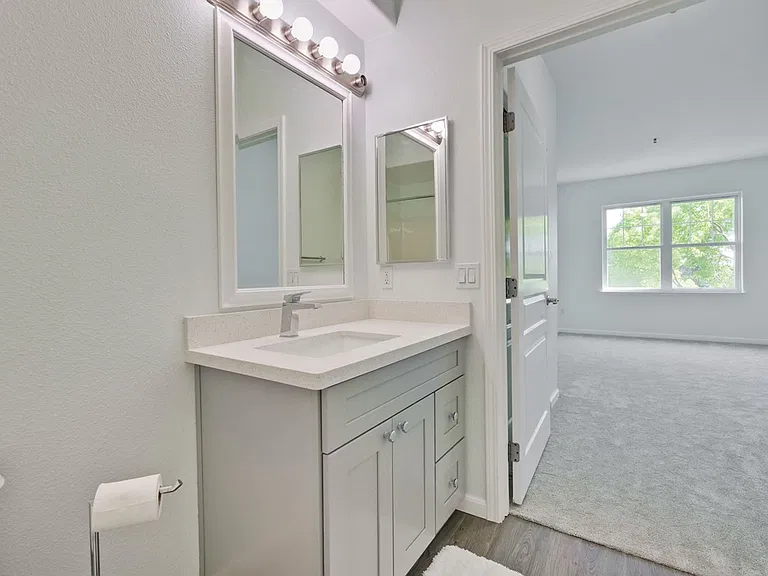 453 E Okeefe St #307 — Photo 38