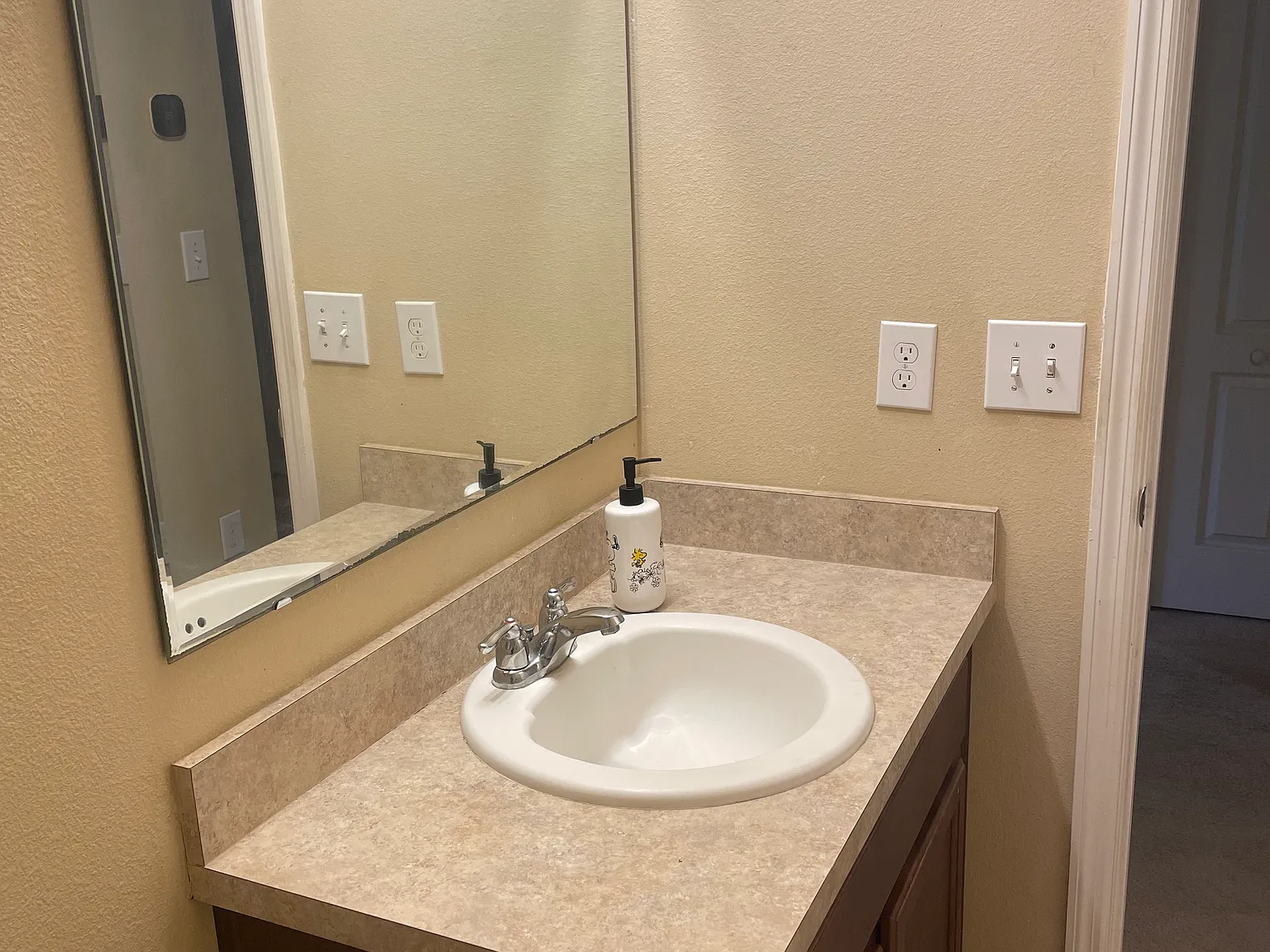 3 bed, 1901 sqft, $2,400 — Photo 4