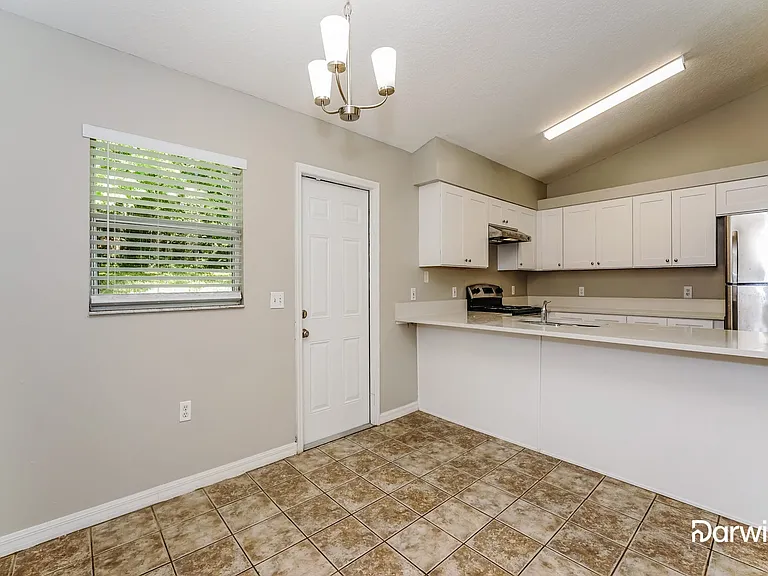 230 N Salisbury Ave — Photo 6