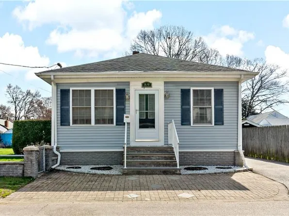 89 Viola Ave E, Riverside, RI 02915