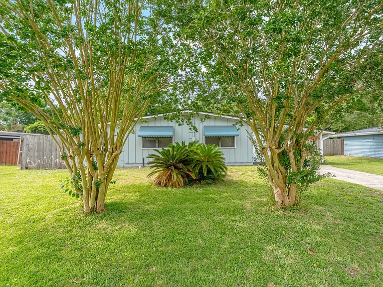 6766 London Bridge Ln — Photo 3