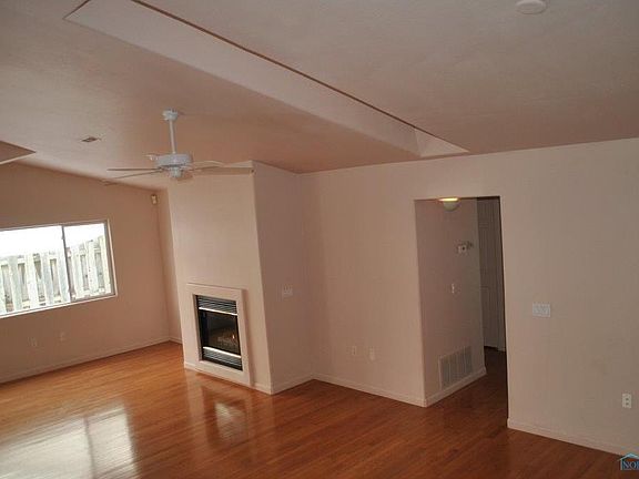 4th image of 1014 Hilltop Ln