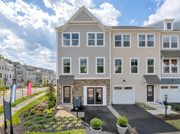 5987 McComb St, Crozet, VA 22932