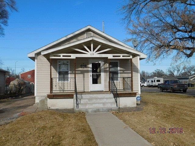 1st image of 819 E 11th St