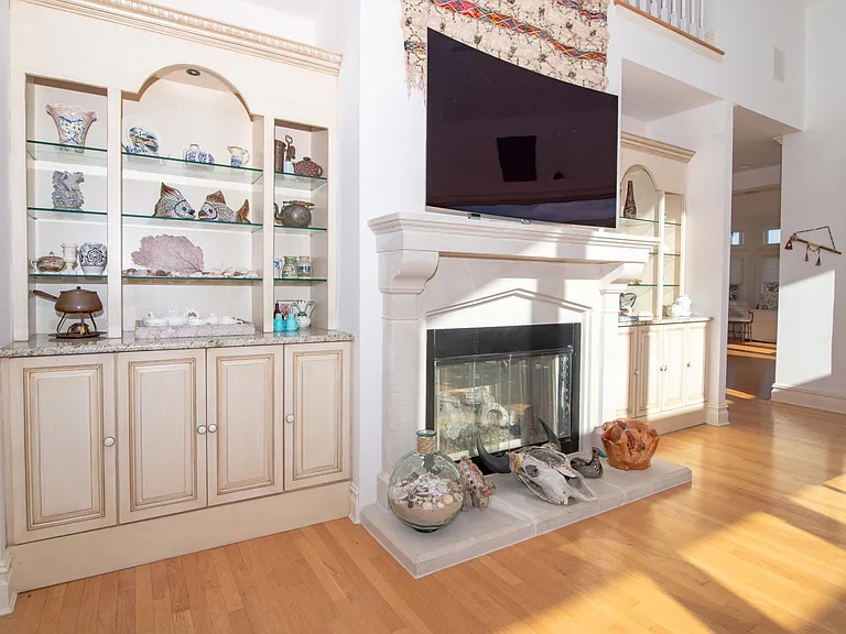 605 Dune Rd — Photo 9