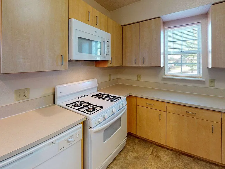 Hunters Pond Apartment Homes — Photo 29
