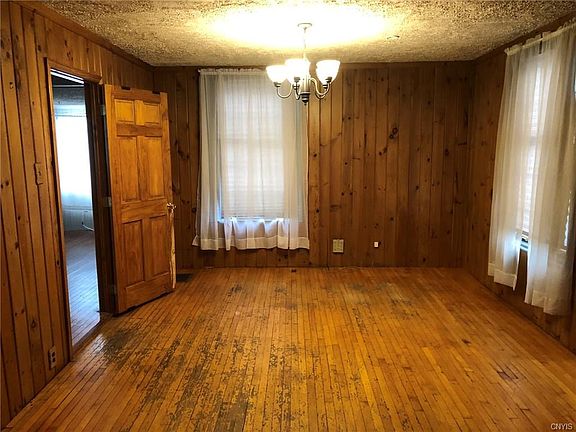 4th image of 310 Linden St