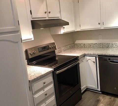 Kitchen, granite counters, electric range