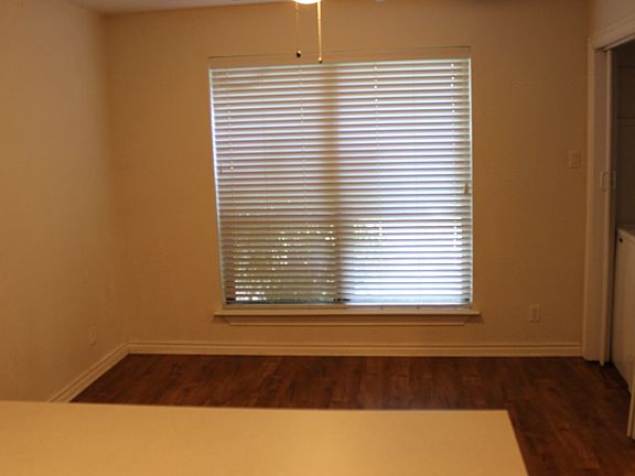 3rd image of 3202 Burgandy Ln