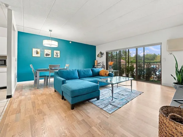 235 Winthrop St APT 1102, Medford, MA 02155