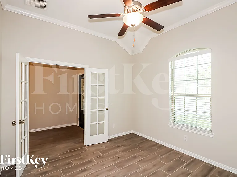 1648 Breezewood Dr — Photo 7