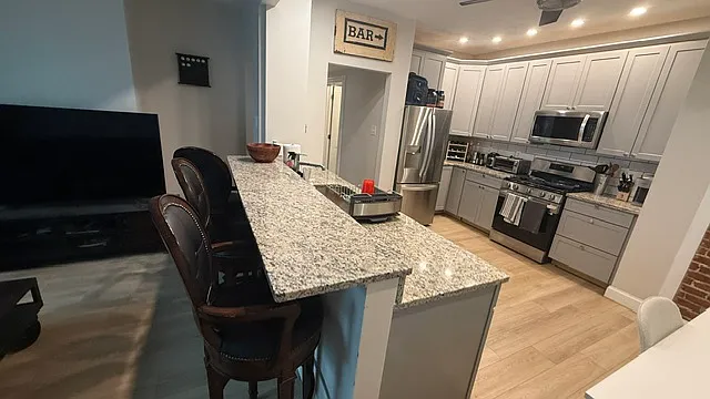 819 E 2nd St #3 — Photo 4