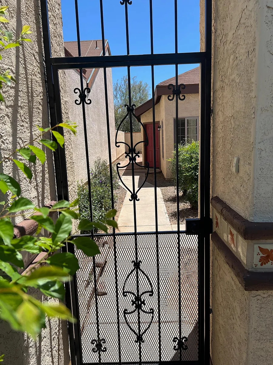 Front courtyard - 4931 W Doria Dr