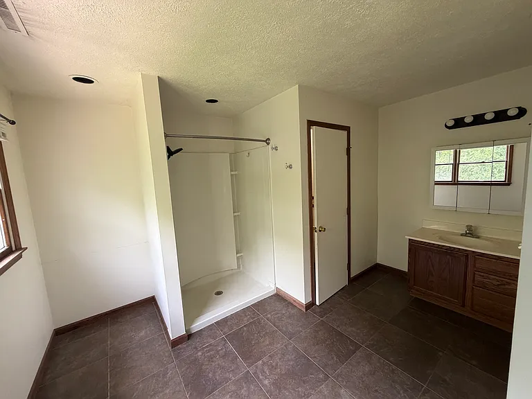 405 Woodlawn Ave — Photo 7