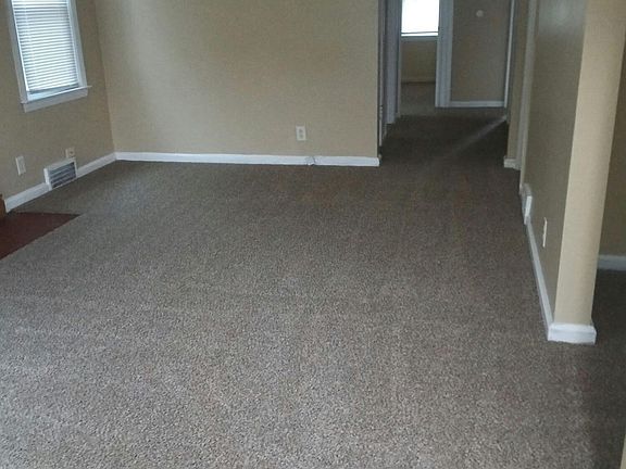 4th image of 15461 Cedargrove St