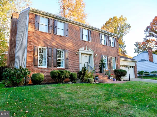 15513 Golf Club Dr, Dumfries, VA 22025