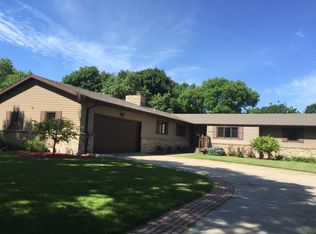 2316 Cottonwood Rd, Grand Island, NE 68801