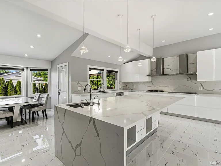 31 Sutton Hill Ln — Photo 17