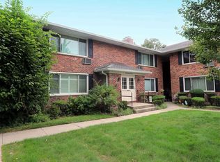 62 Edmunton Dr APT B14, North Babylon, NY 11703