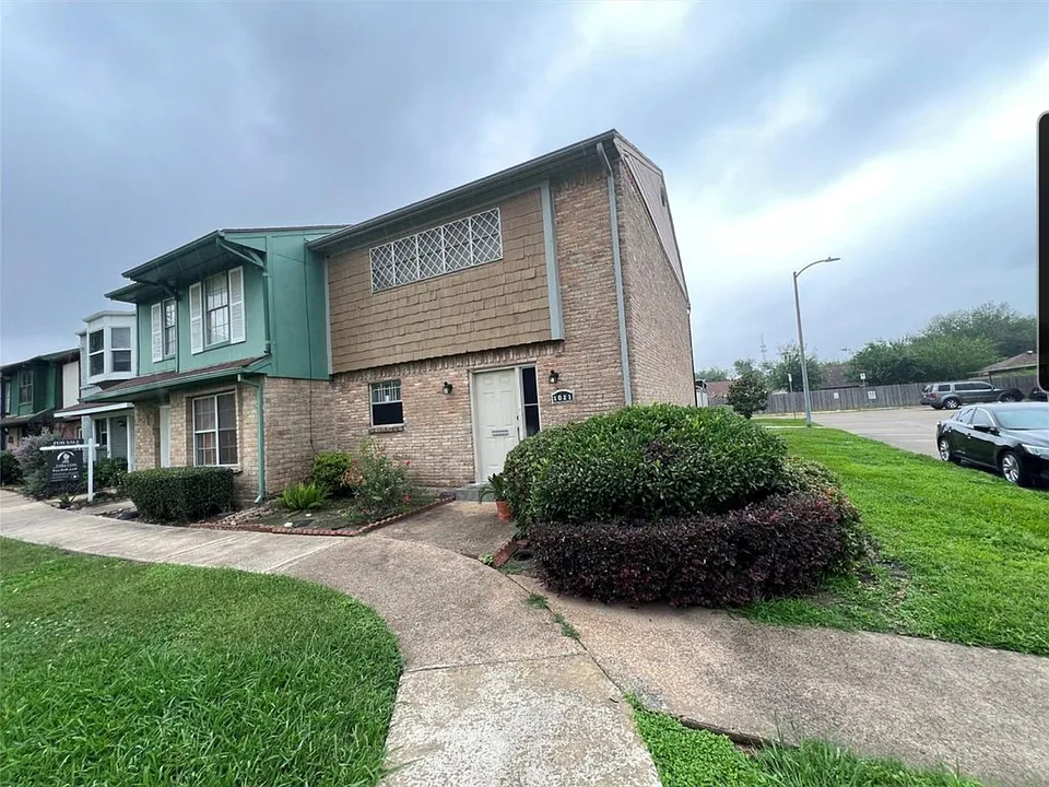 1021 Willow Oaks Cir #1021