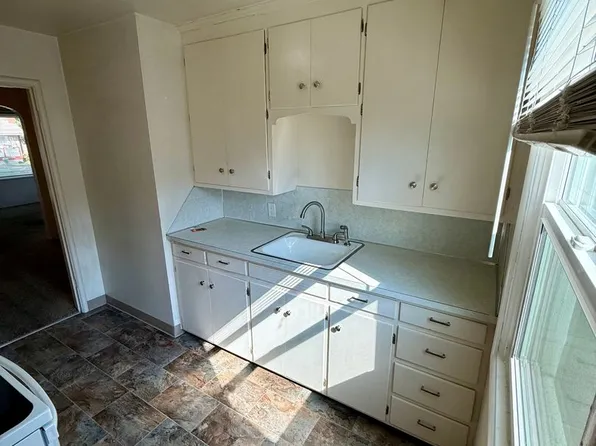 Charming 1-Bedroom Triplex Apartment, 1027 7th St, Lewiston, ID 83501