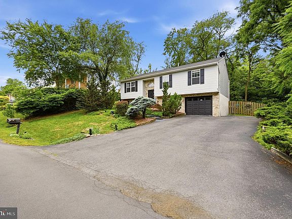 3rd image of 217 Pembridge Dr