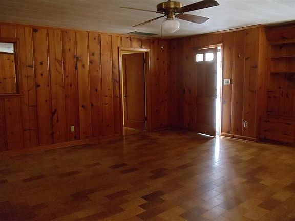 2nd image of 721 W Pecan St