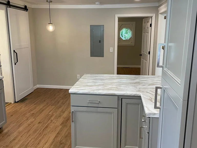 706 Avenue C SE — Photo 8