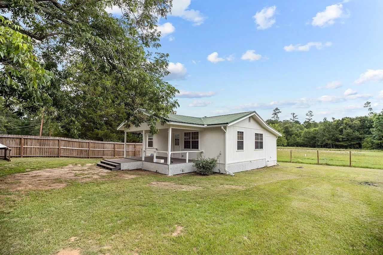 1 bed, 1.0 bath, 728 sqft, $950 — Photo 1