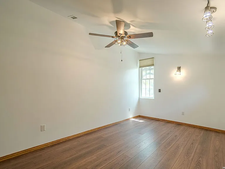 227 Devonshire Dr — Photo 38