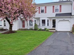 10 Hickory Ct, Middlesex, NJ 08846