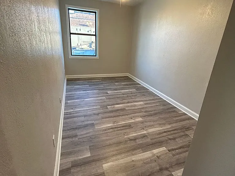 208-212 S Minnesota Ave — Photo 17