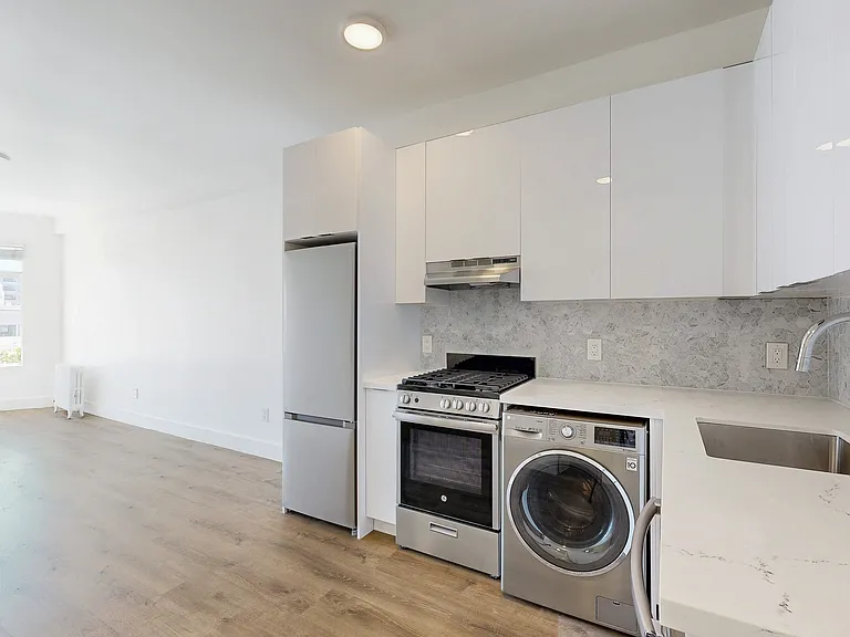812 Eddy St #405 — Photo 2