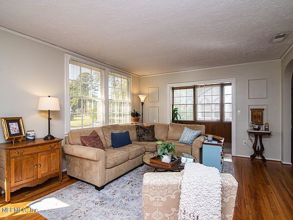 3rd image of 1007 S Shores Rd