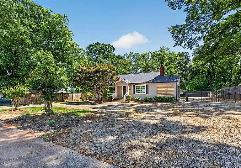 3 bed, 1412 sqft, $2,200 — Photo 4