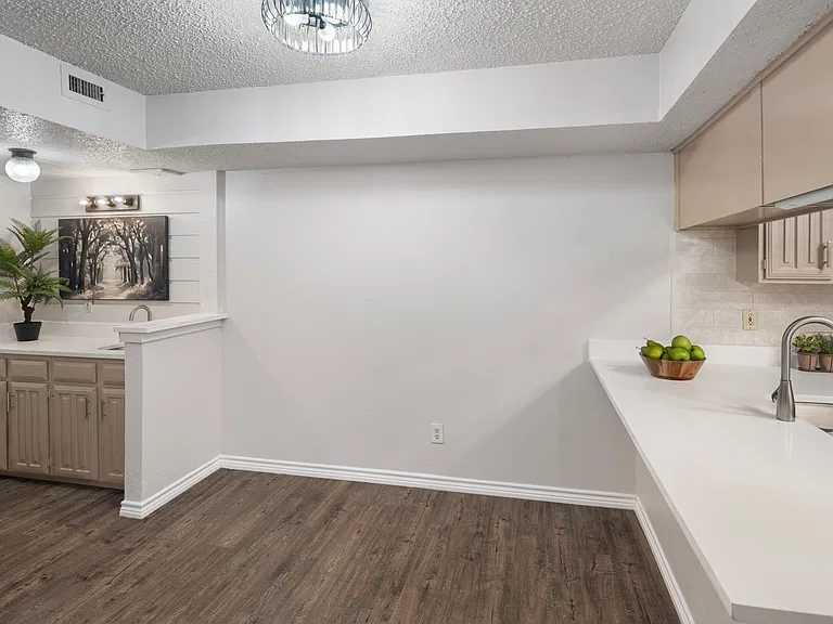 333 Melrose Dr #22D — Photo 9