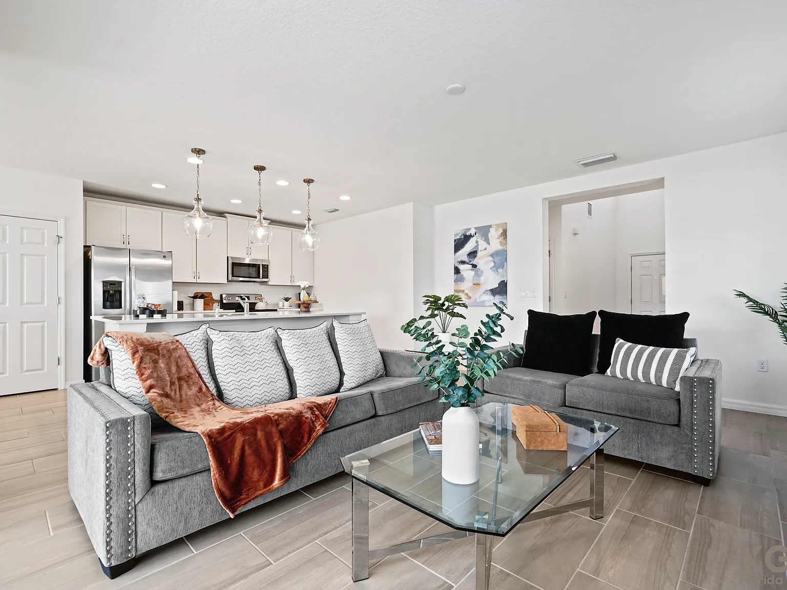 4 bed, $4,500 — Photo 2