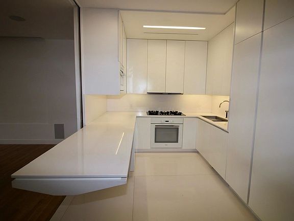 4th image of 14 Portico Ct #B6