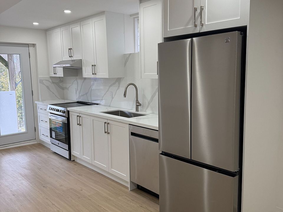 1st image of 2271 Whitewood Cres